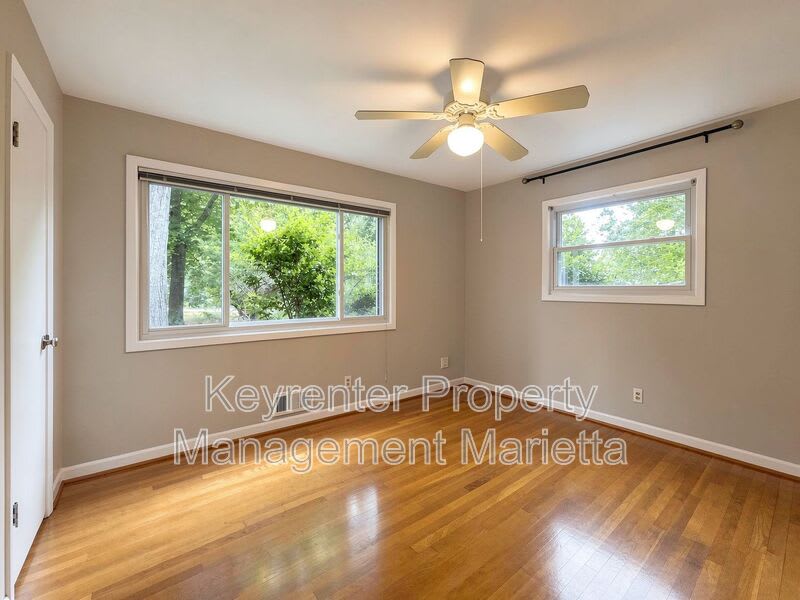 3720 Lake Dr SE – photo 3