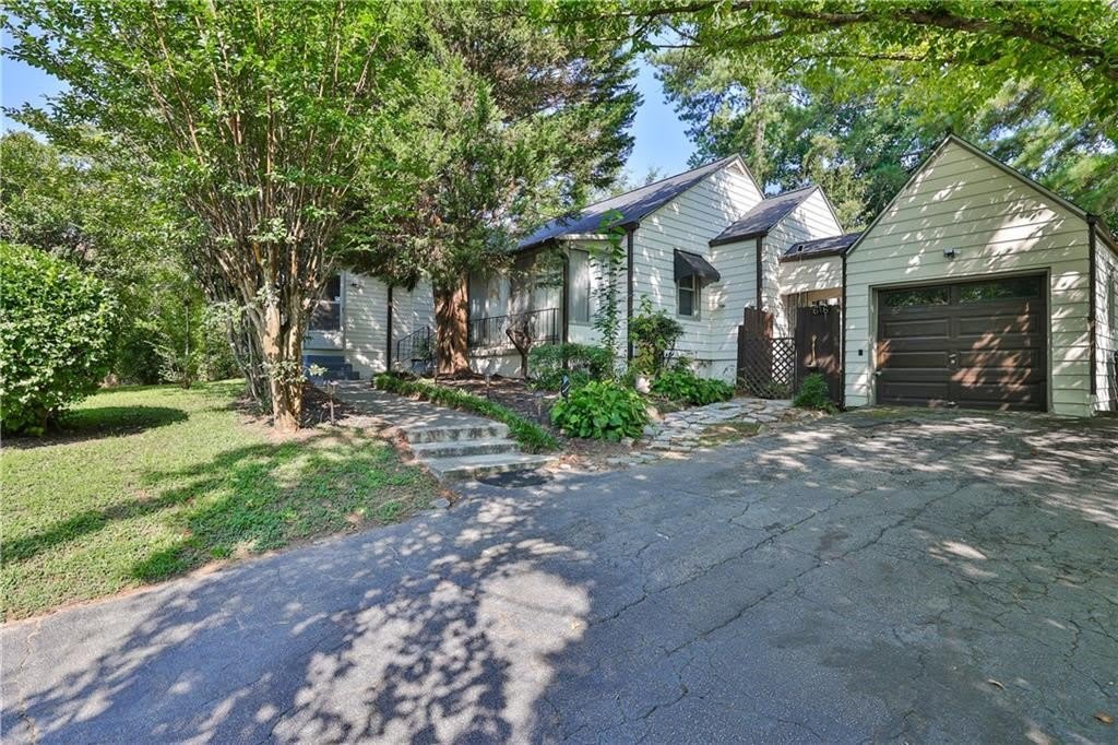 616 Darlington Road NE – photo 1