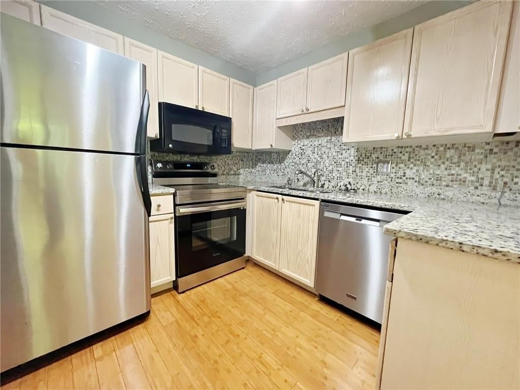 233 Bentley Place – photo 4