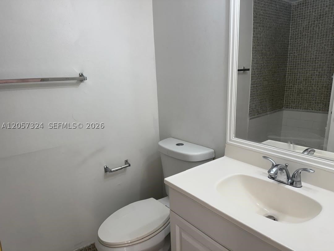4725 NW 7th St – photo 4