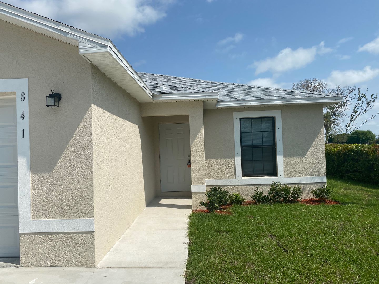 250 Move In Special 3 Bedroom 2 Bath Duplex – photo 2