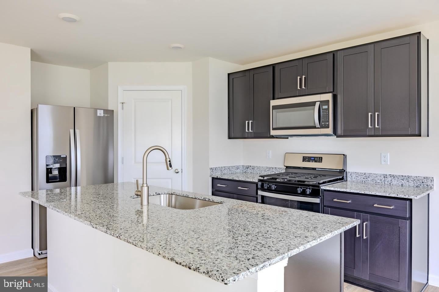 110 CHARING CROSS Drive – photo 2