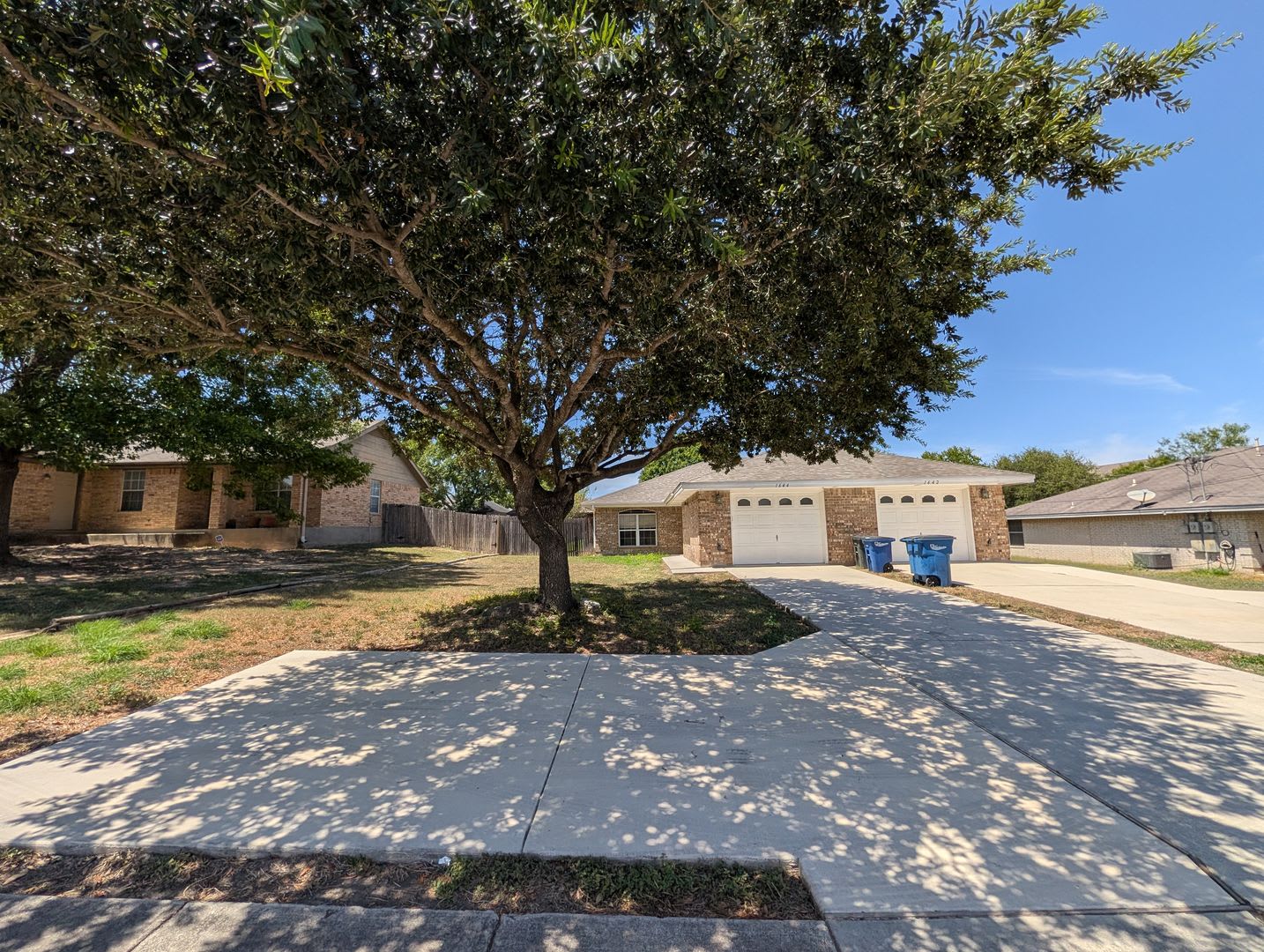 2 Weeks Free Rent 3 2 1 Duplex Walk To Kraft Park The Countyline Memorial Trail Fridge Included No Carpet Nbisd – photo 3