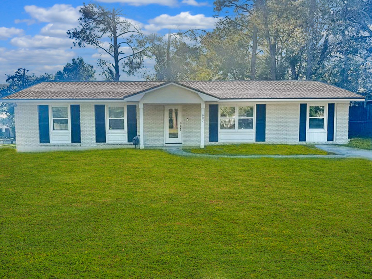 Beautiful white brick ranch styled home off White Bluff in Savannah, Ga! – photo 1