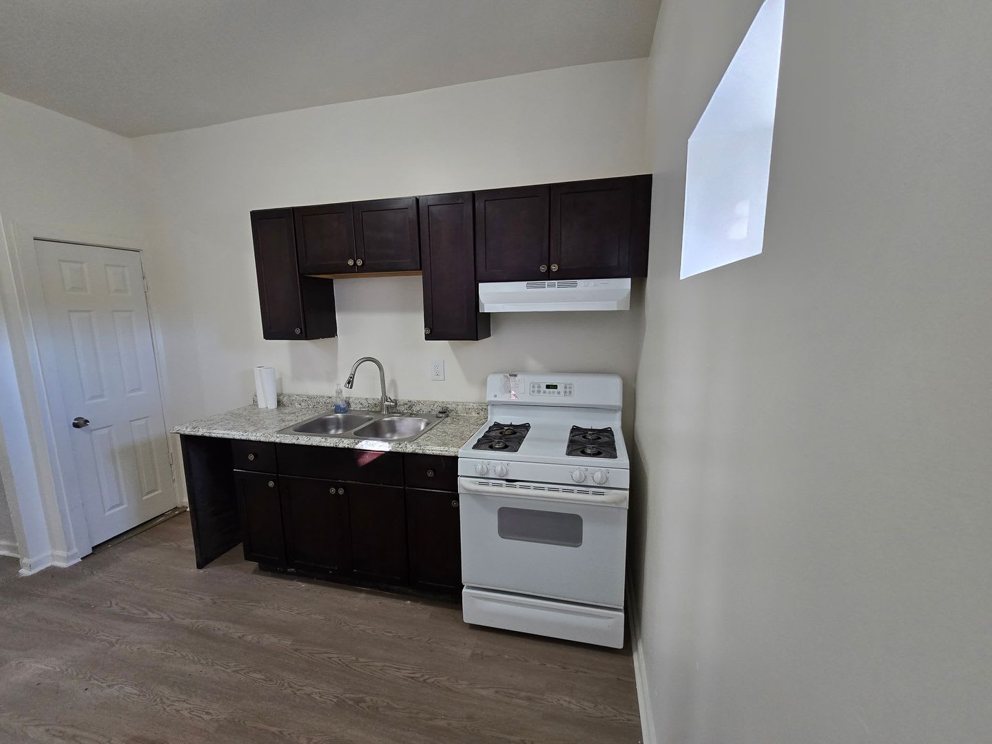 Newly rehabbed 3 bedroom – photo 5
