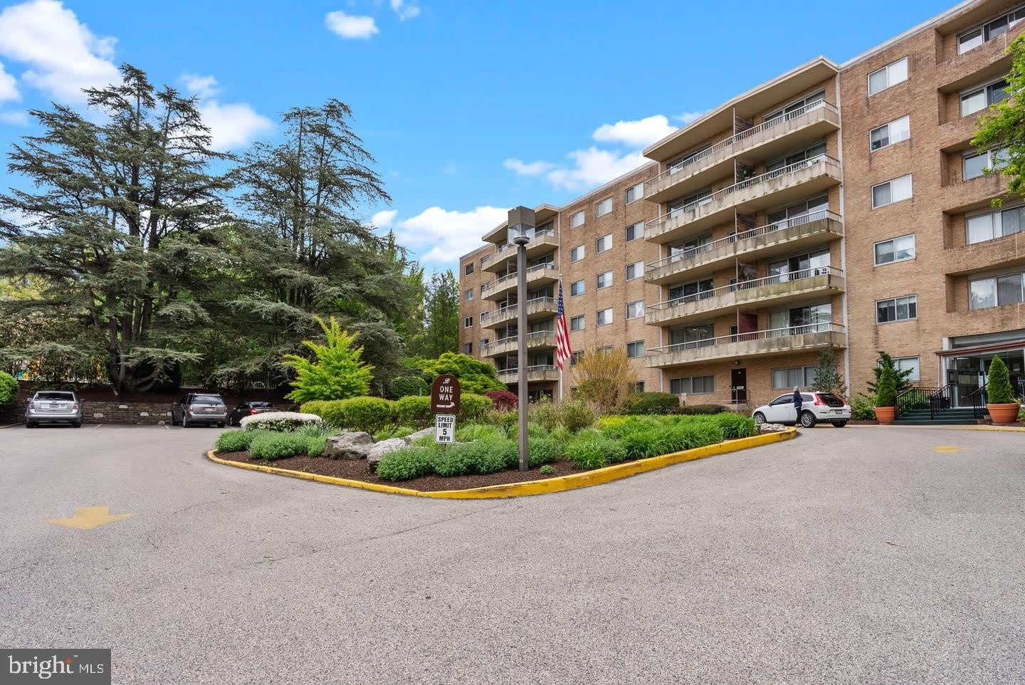 100 WEST Avenue – photo 1