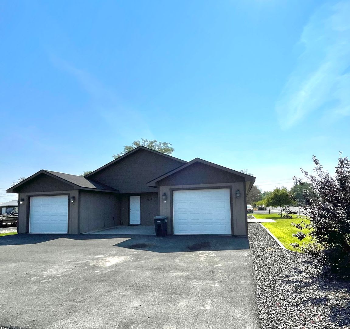 Spacious 2 Bedroom 2 Bathroom Duplex Ideal Location – photo 1