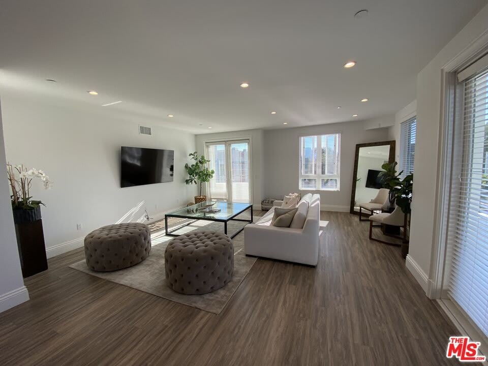 8700 Chalmers Dr – photo 4