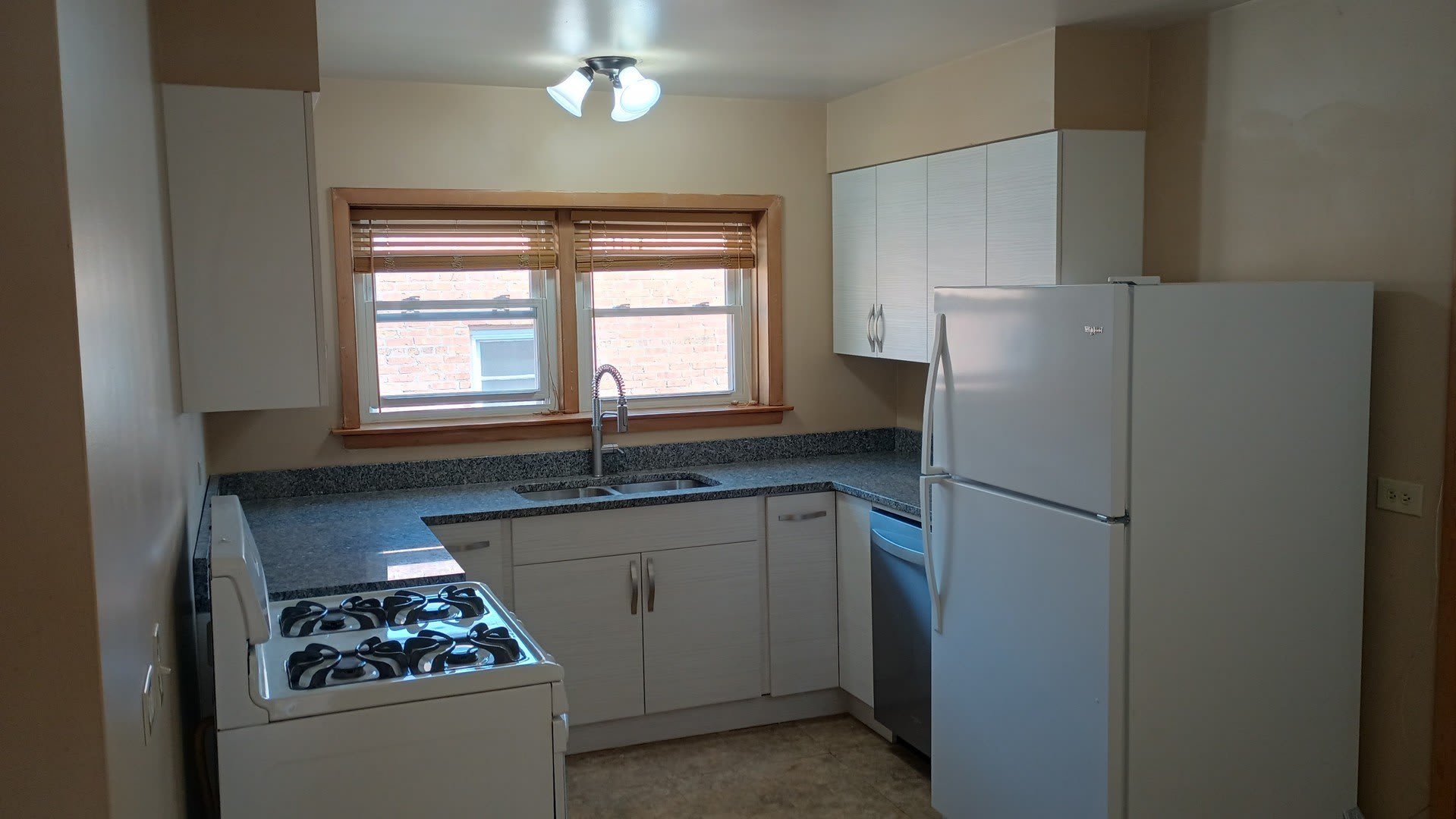 4950 Greenwood Street – photo 2