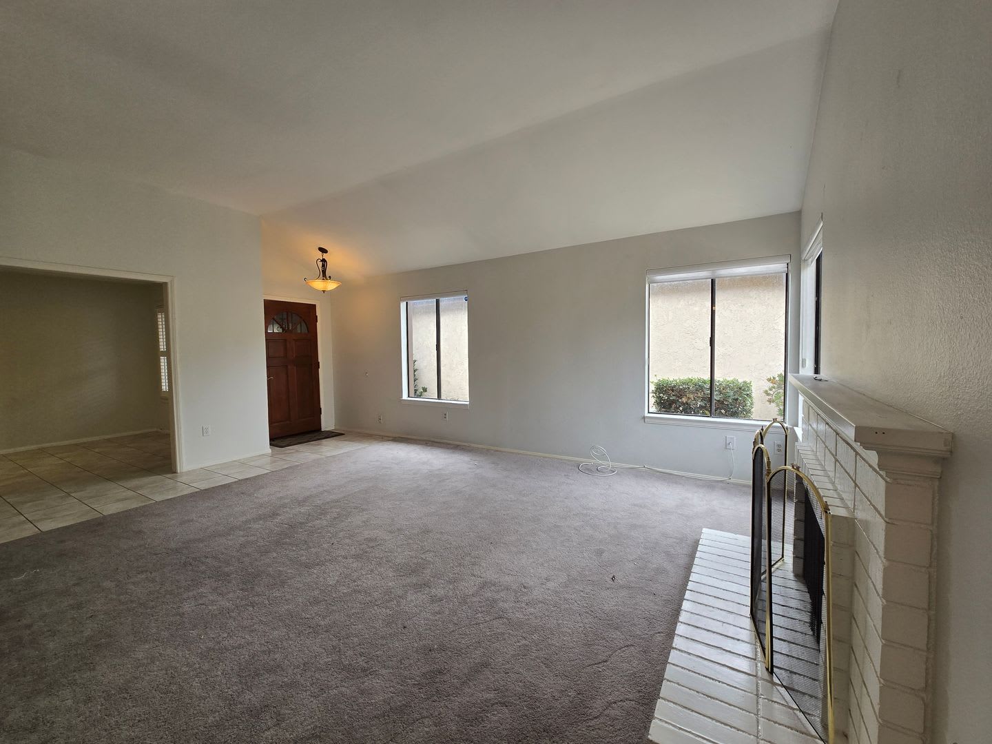 Updated Single level condo in Villa Victoria Available for rent – photo 4