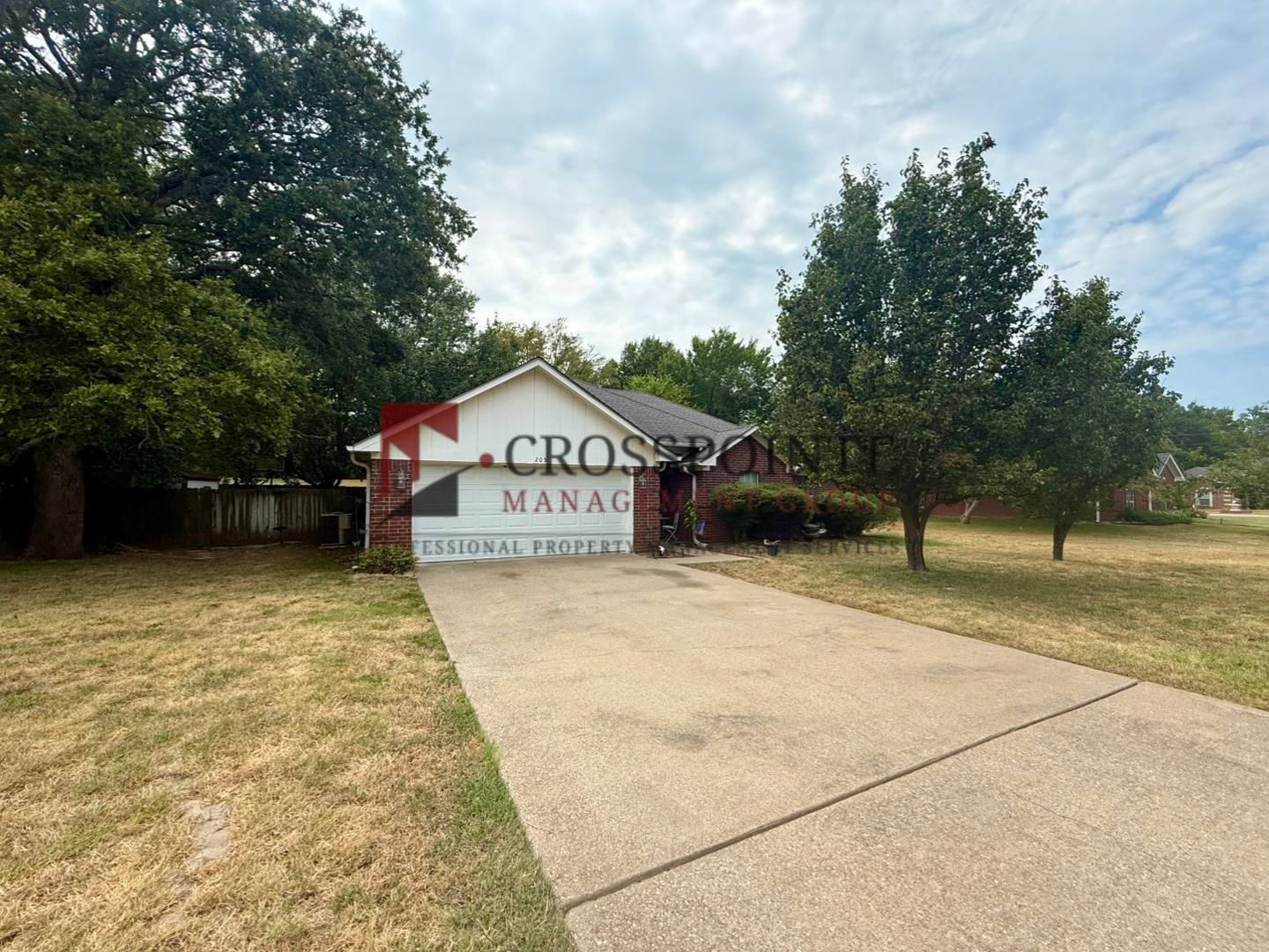 Charming 3-Bedroom Home in Lindale! – photo 2