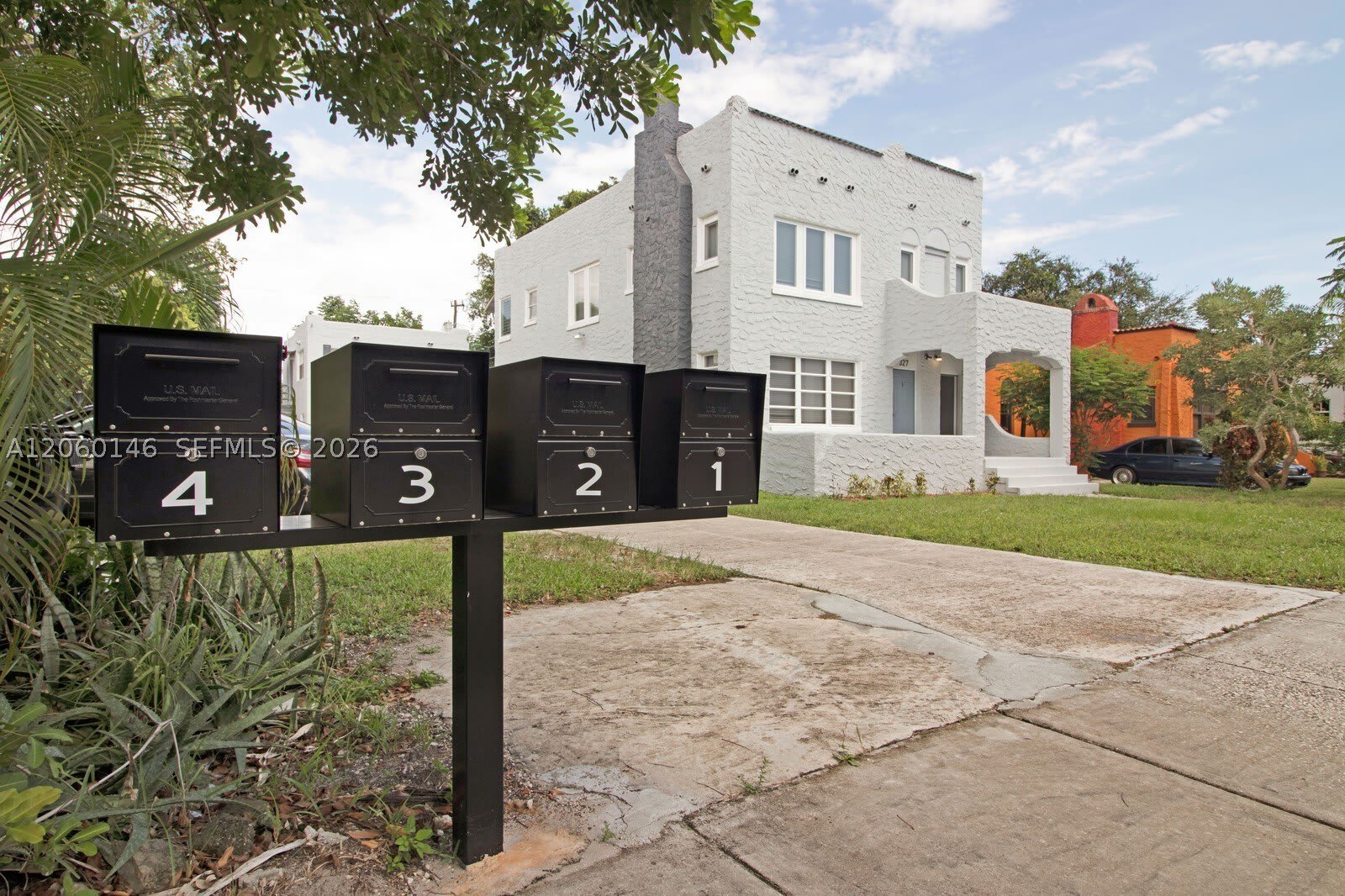 327 SW 20th St – photo 2