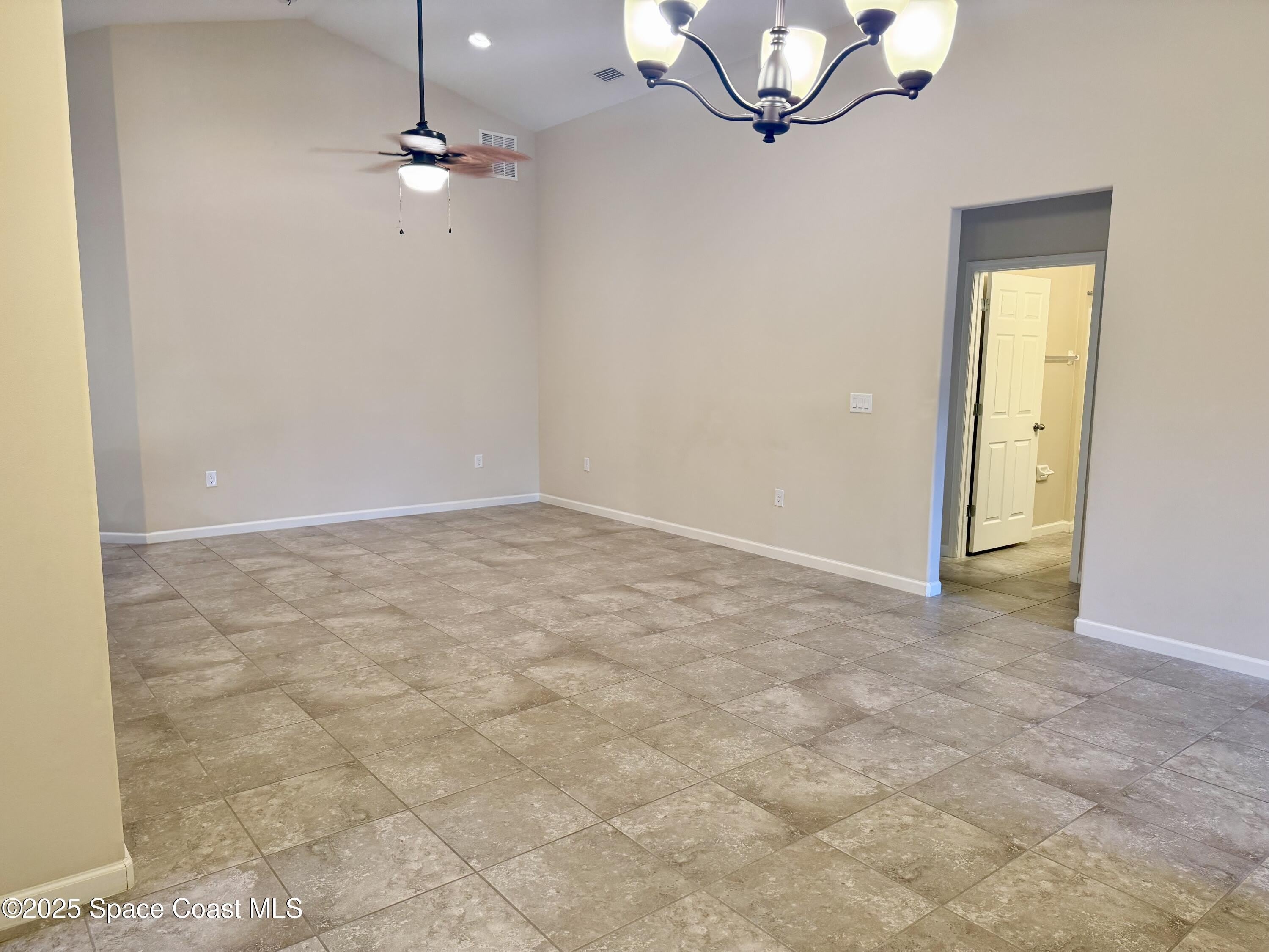 590 Trymore Drive SE – photo 4