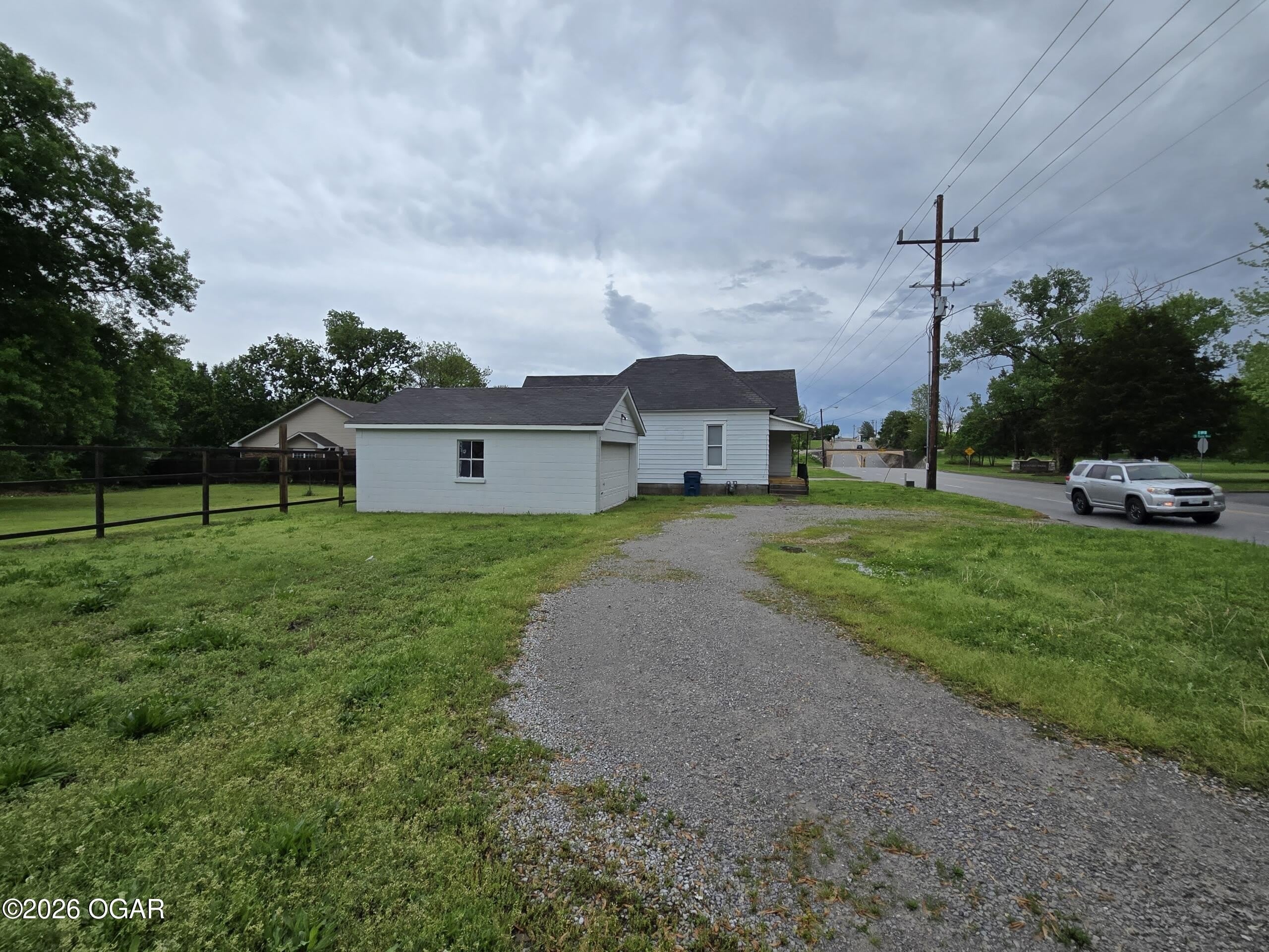 2725 E 4th Street – photo 5