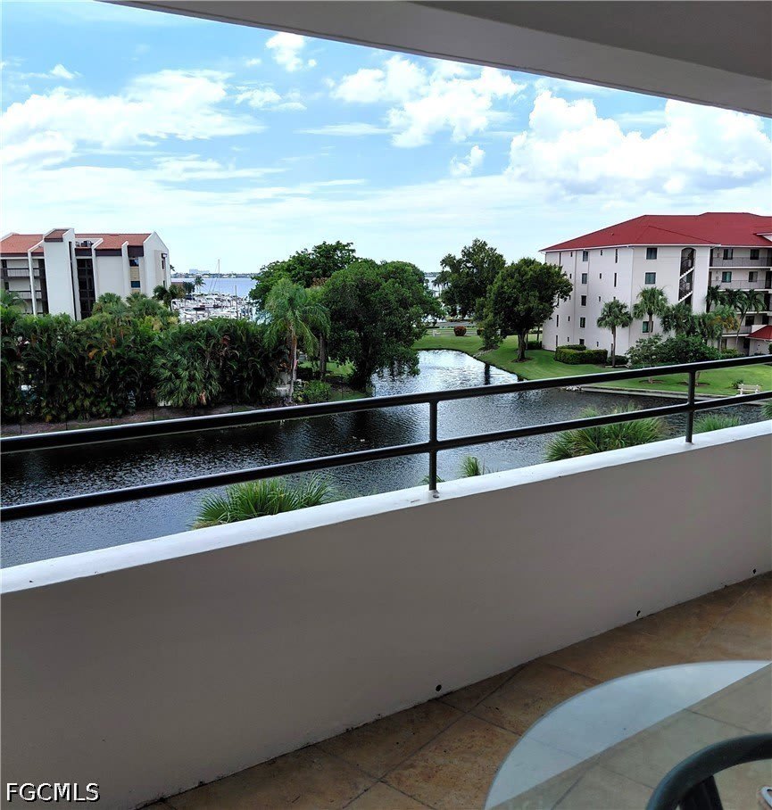 5260 S Landings Drive – photo 2