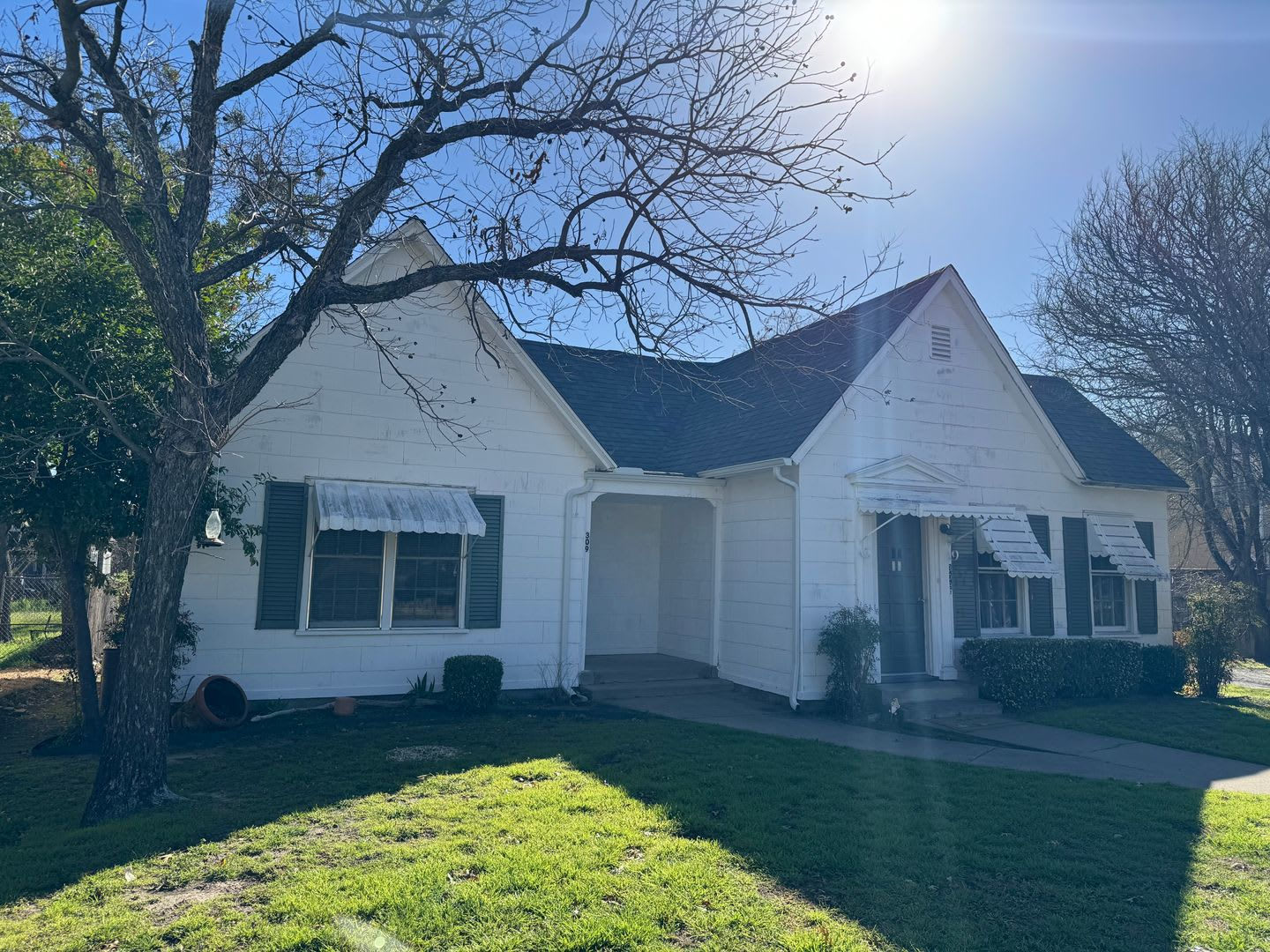 1/1 Historic CHARM + Wood Floors + Across from City Park and Pool – photo 1