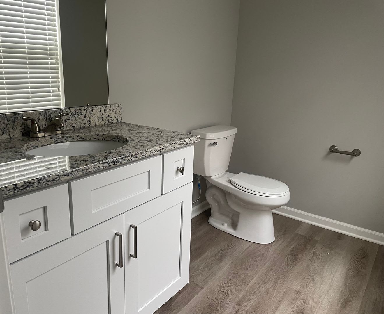 Stunning 4 Bedroom 2 5 Bathrooms Coming Available Soon – photo 3