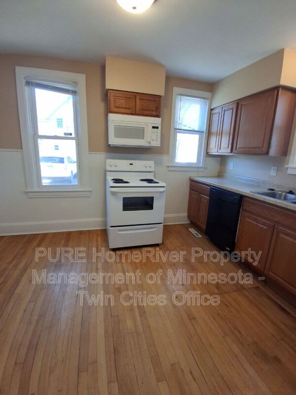987 Churchill Street 1 – photo 3