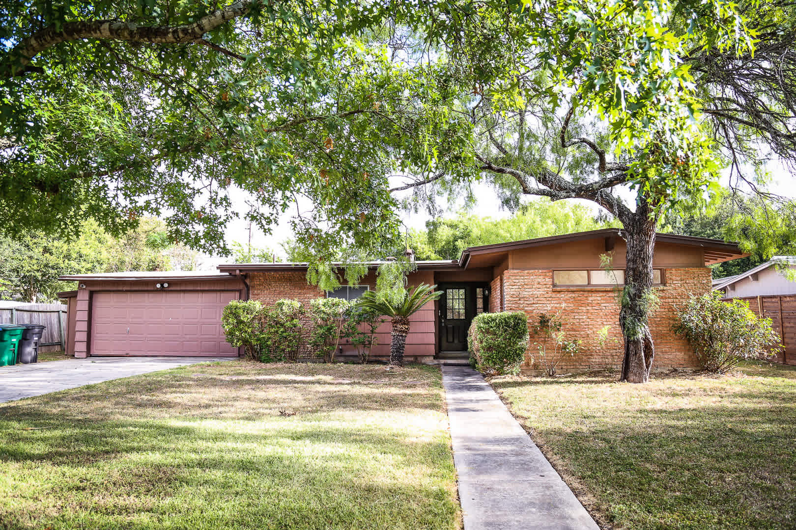 Charming 3-bedroom, 2-bath tucked away in highly desirable Northwood – photo 1