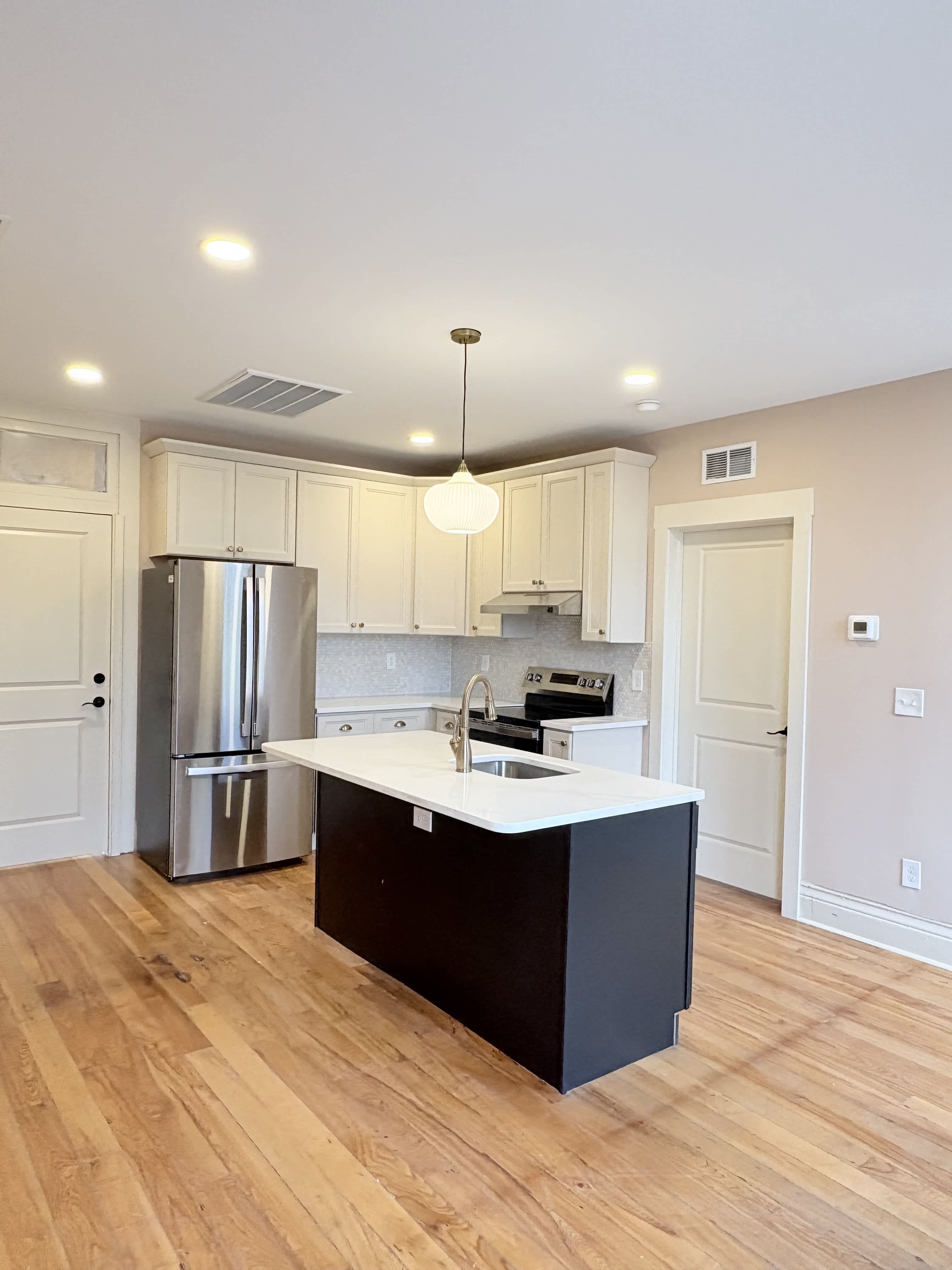 332 E 10th Ave – photo 3