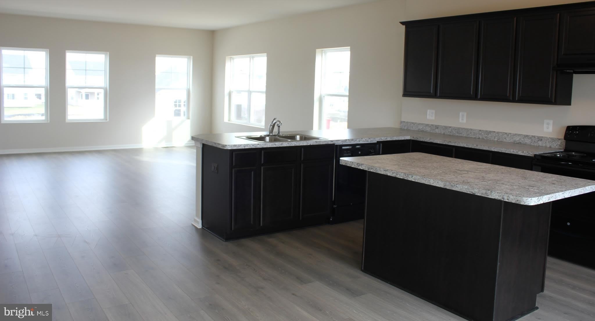 232 PARKLAND Drive – photo 5