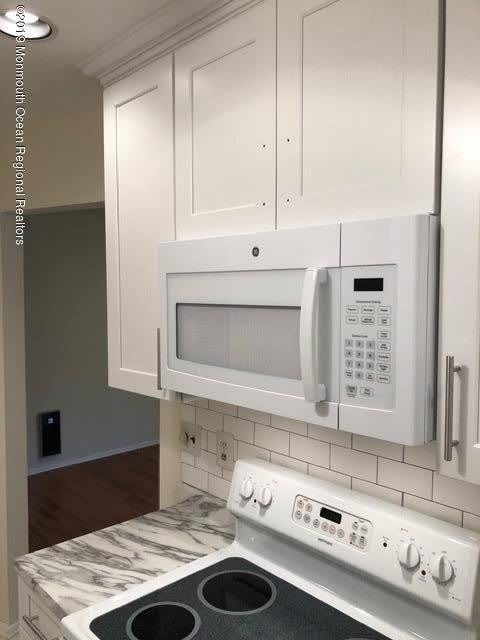 171 Amberly Drive – photo 2