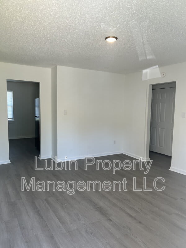 1711 Pendleton St – photo 3