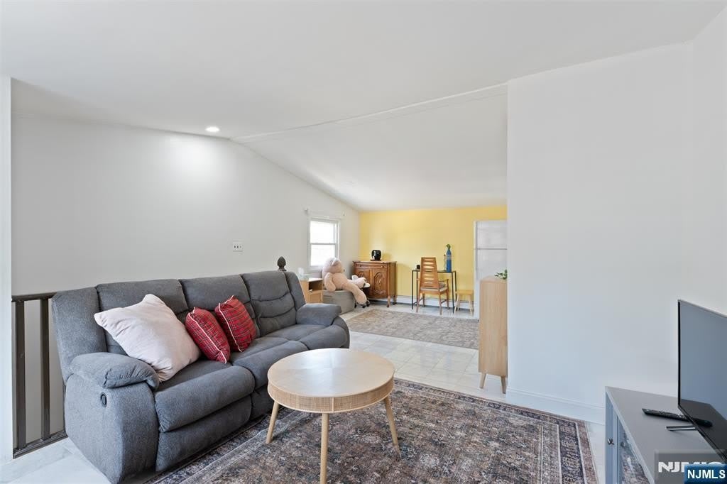 449 Taft Avenue – photo 2