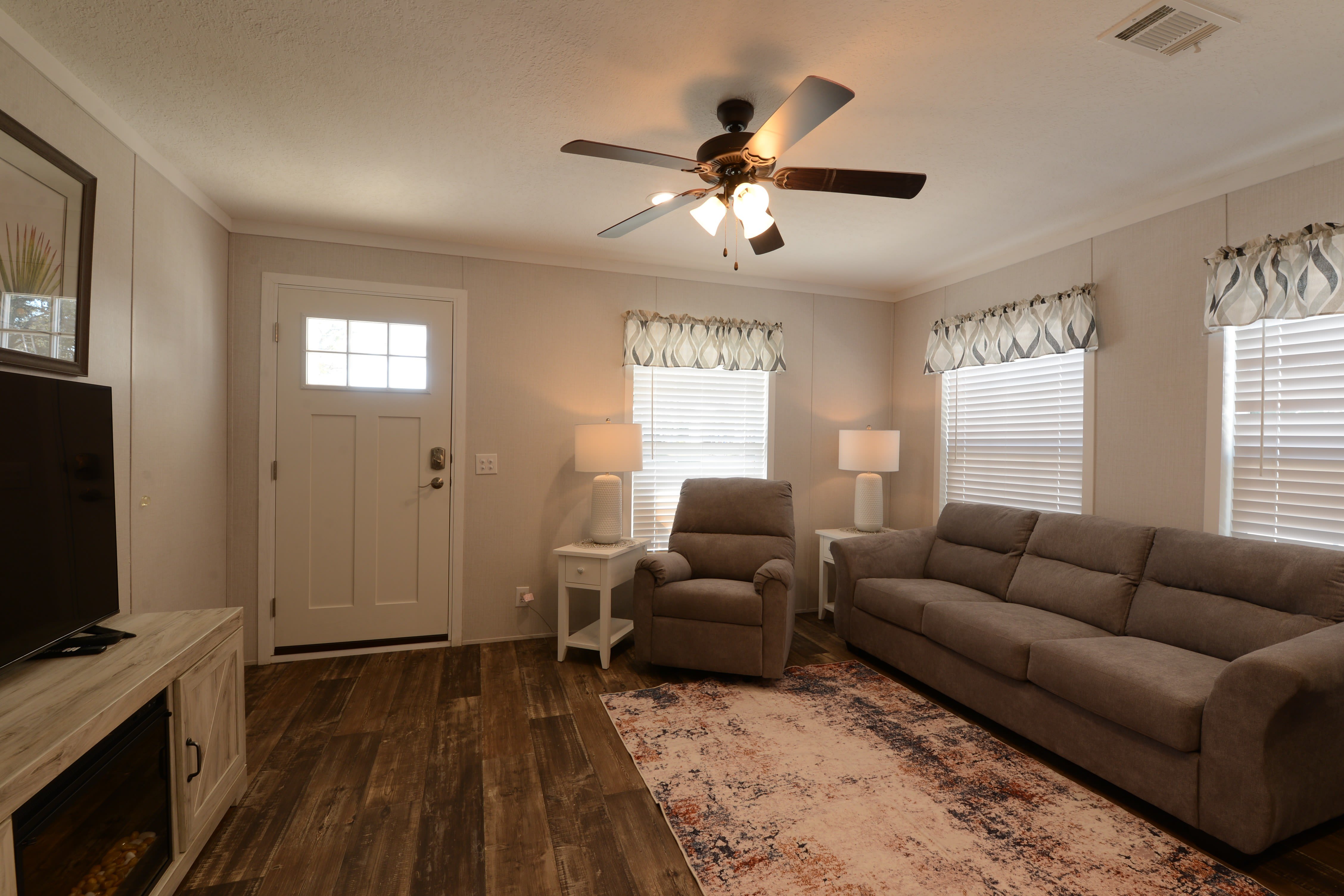 6604 A Lakewood Dr – photo 3