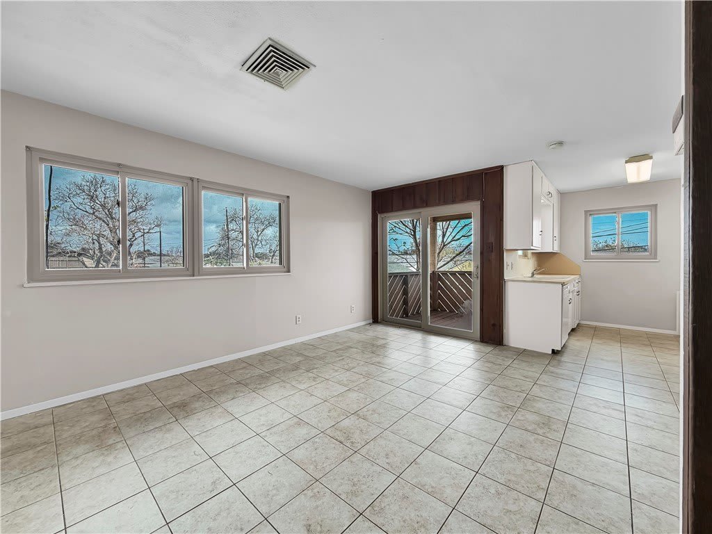 3450 S Alameda Street – photo 3