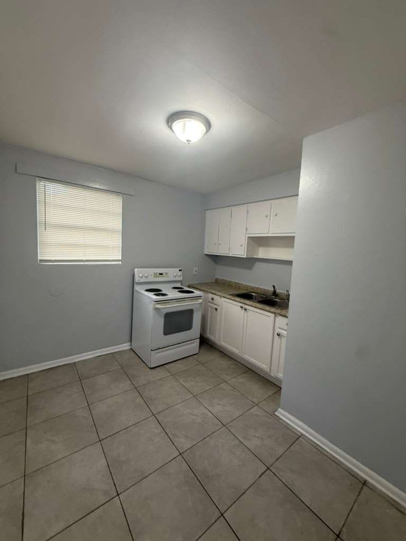 1305 W 6th St #1-4 – photo 4