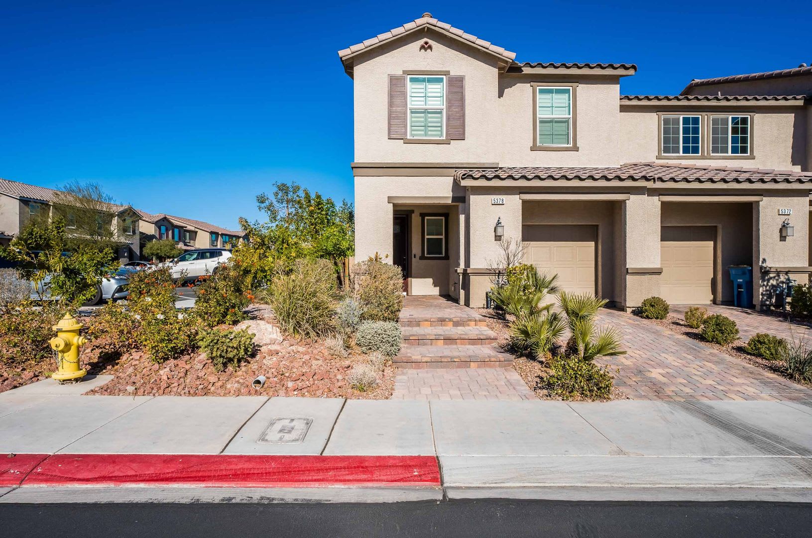 Modern Gated Townhome with Designer Finishes in Southwest Las Vegas! – photo 2