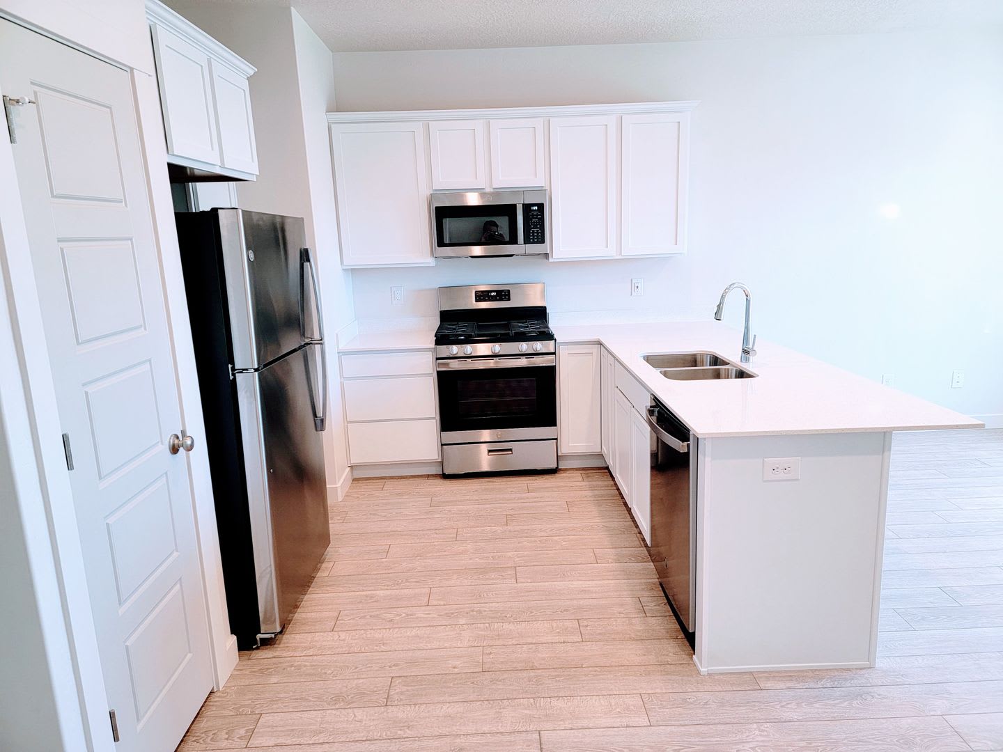 GET $500 OFF THE FIRST MONTHS RENT!!! – photo 3