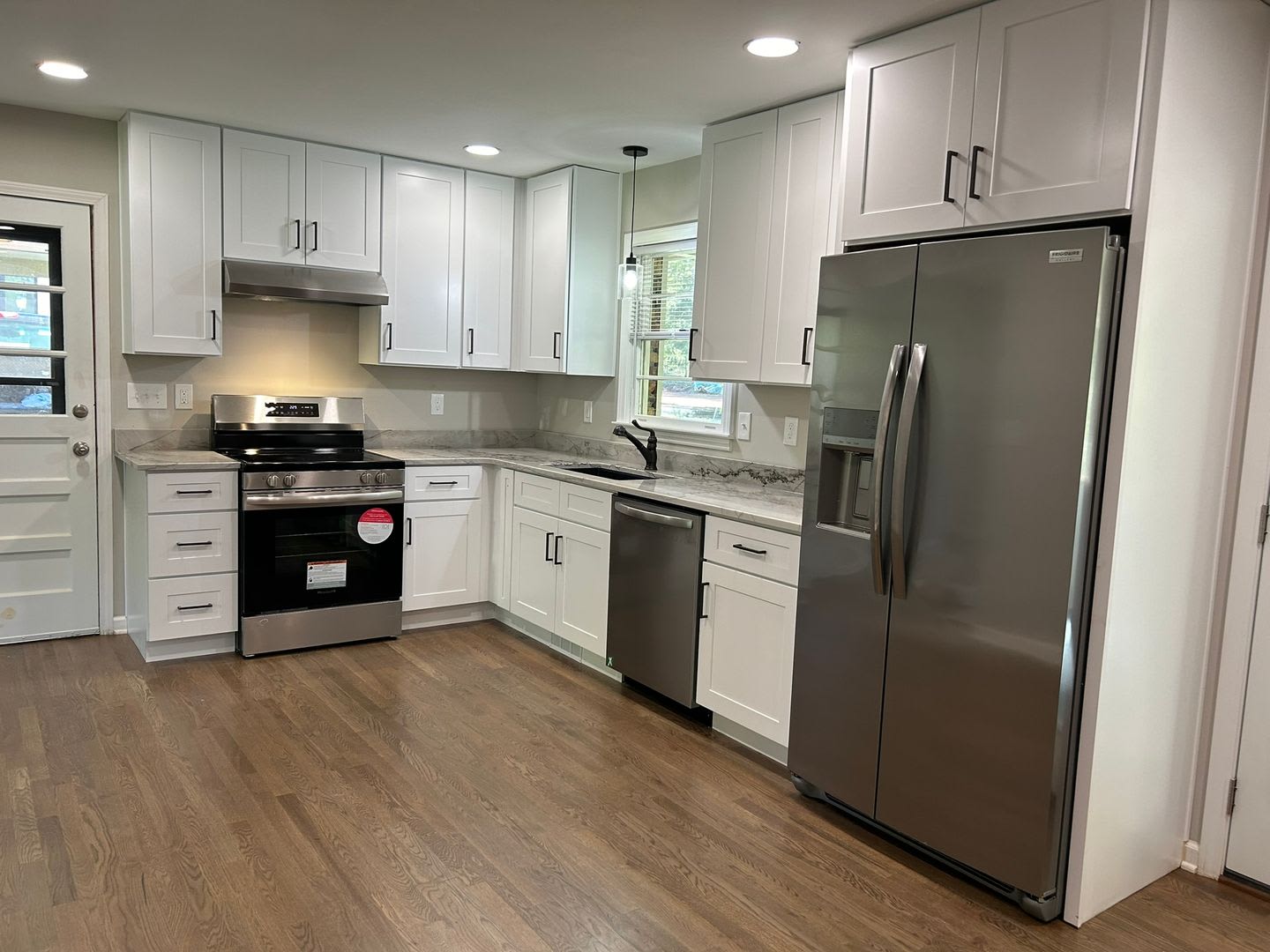 Just Like New Landlord Just Finishing Up Doing A Total Remodel On This 3 Bedroom 2 Bath Home With Large Outbuilding – photo 2