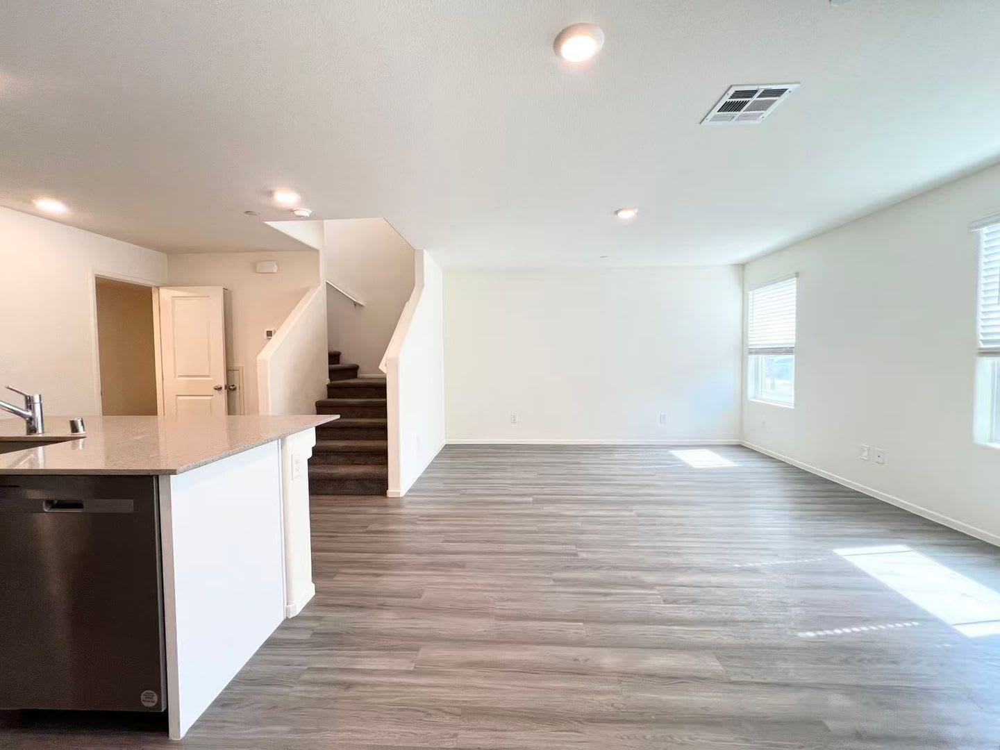 Modern, move-in ready, and built in 2024 – photo 5