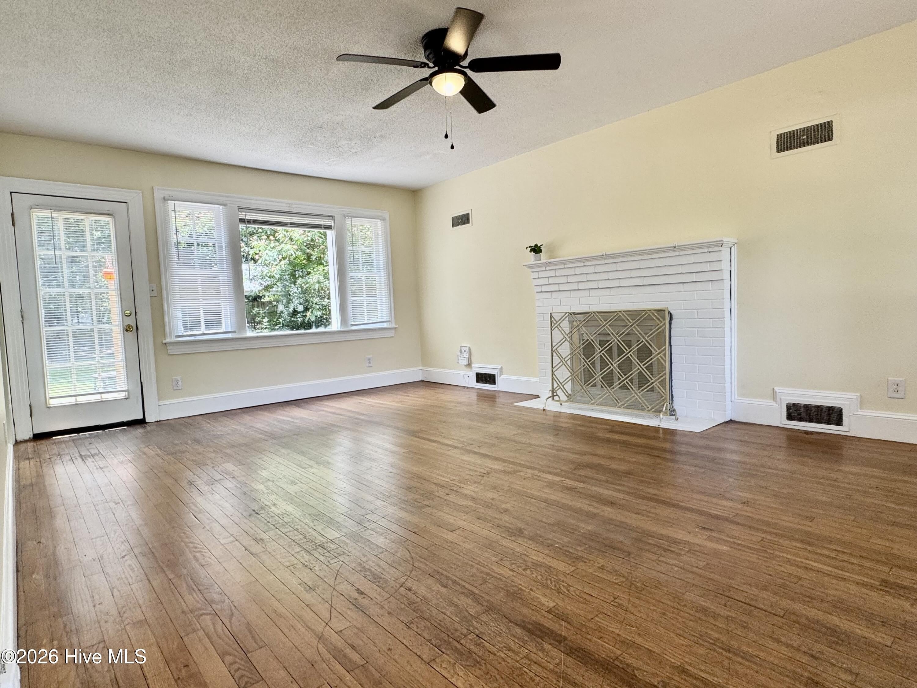 1912 E 4th Street – photo 2