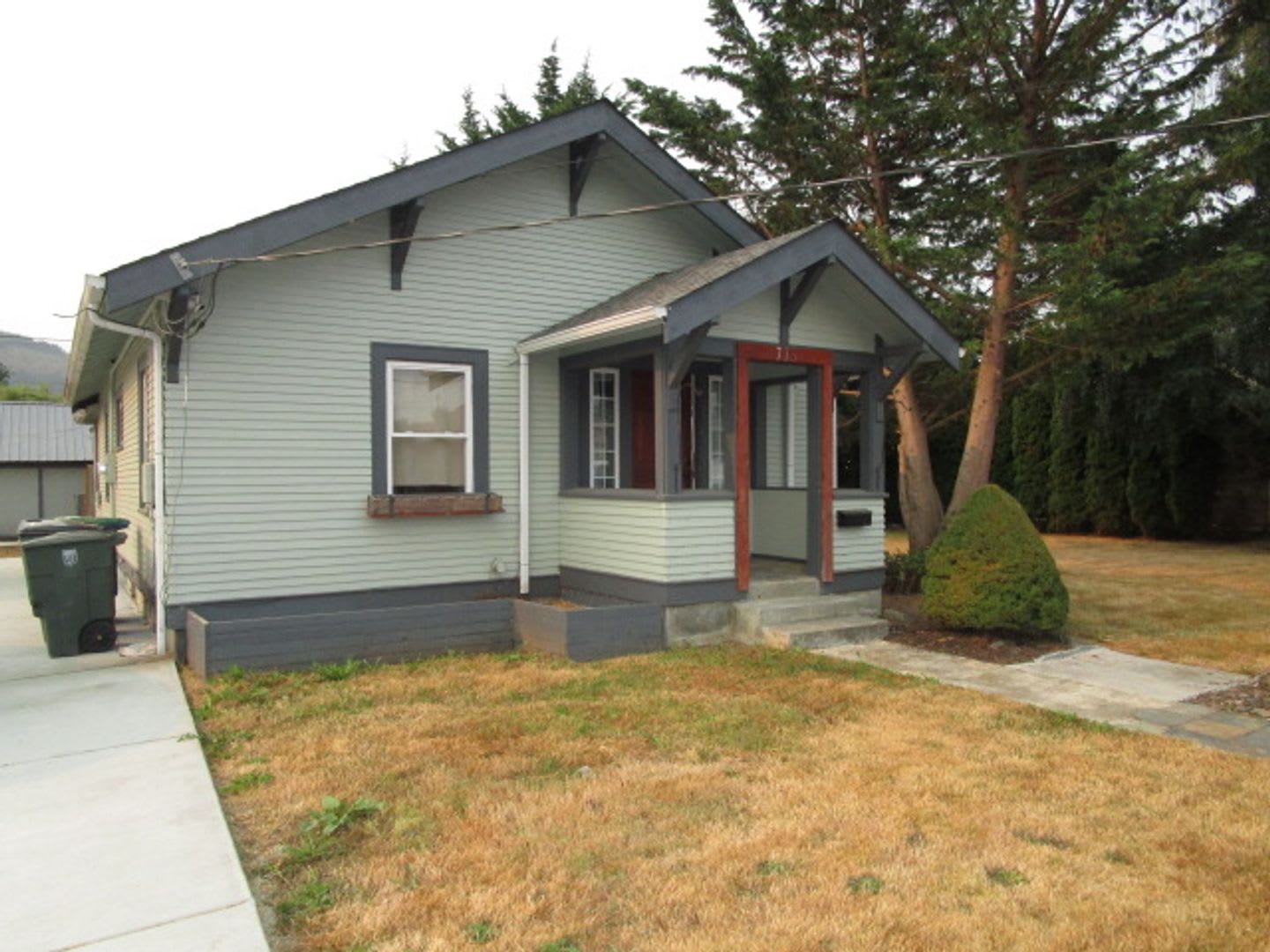 735 Jameson Street – photo 1