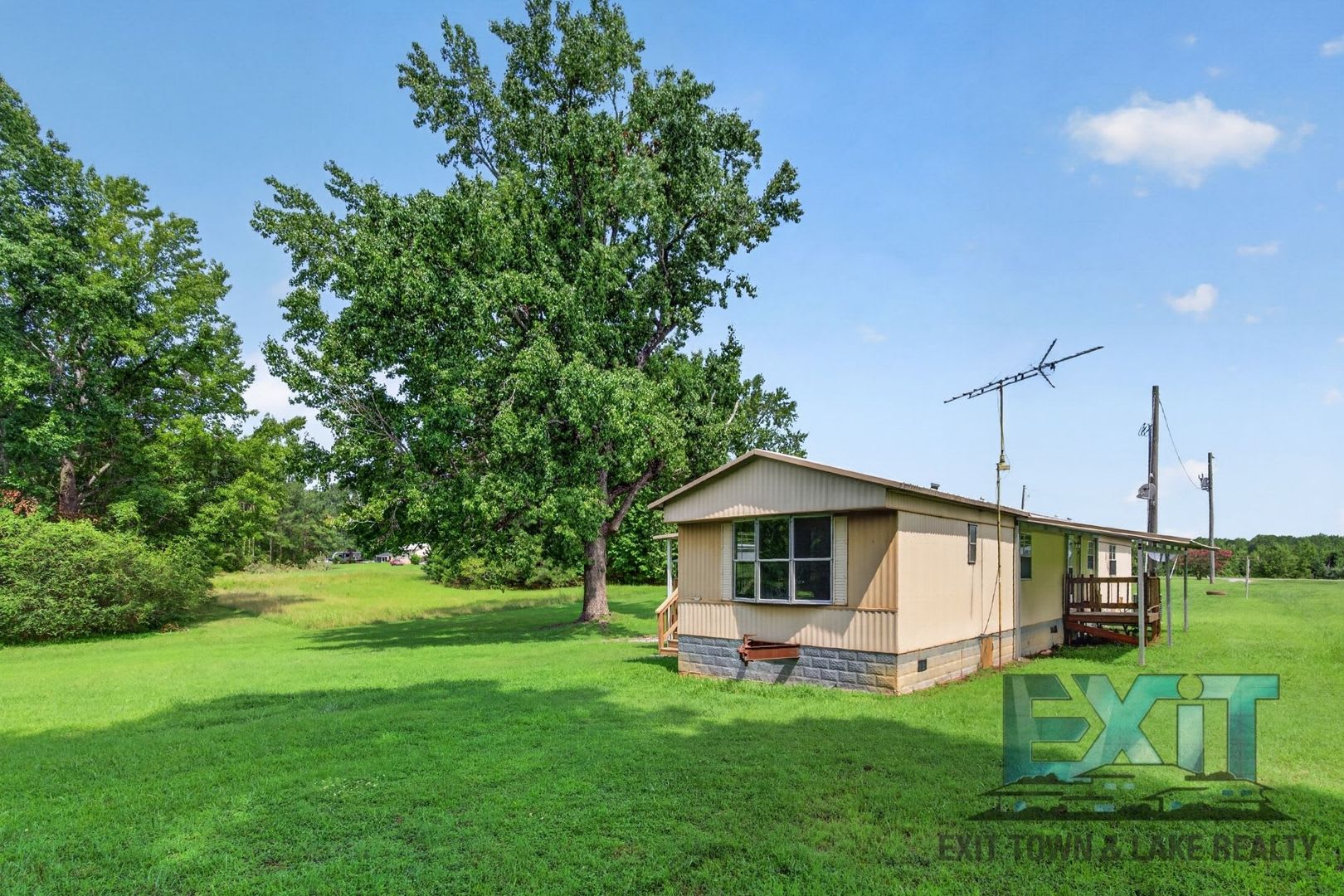 Peaceful Country Living in Gasburg, VA! – photo 4