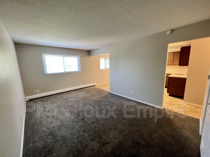 120 S Garfield Ave. – photo 4