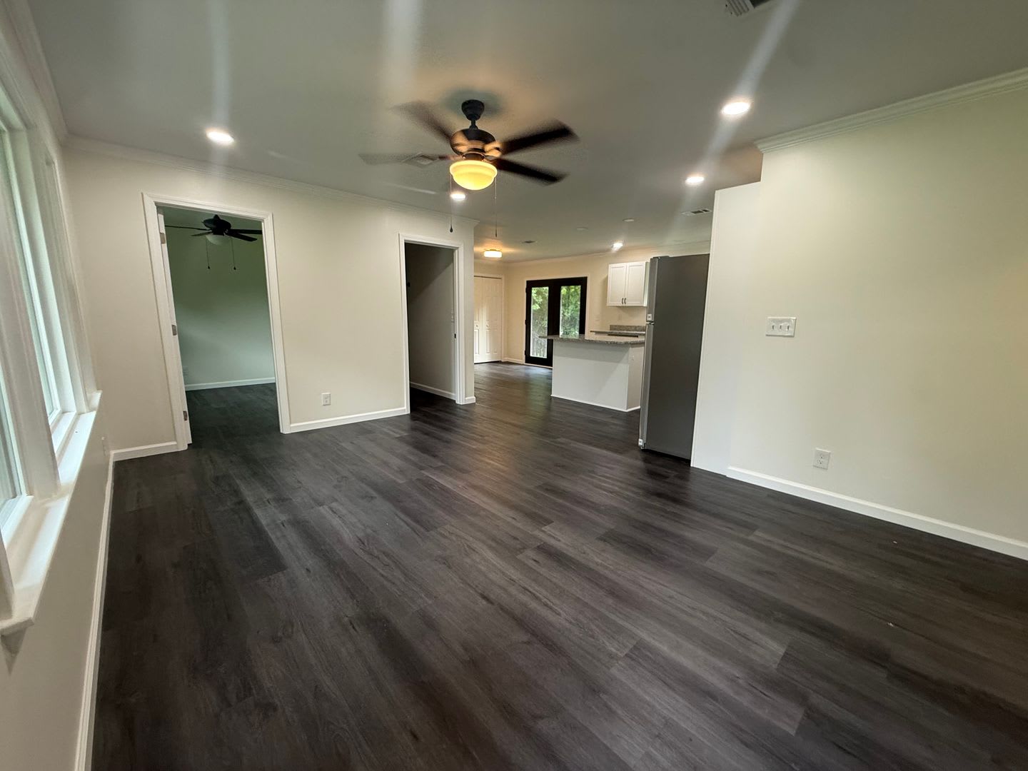 4 Bedrooms, 2 Bathrooms – photo 2