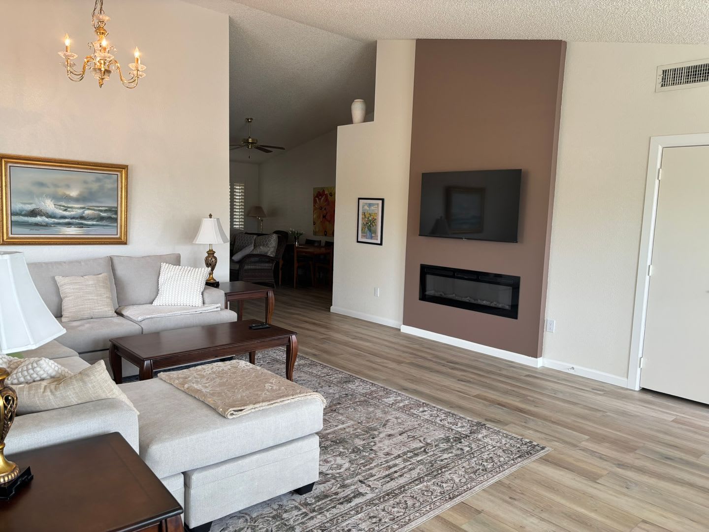 Lovely Updated 3 Bed 2 Bath Home In Leisure World A 45 Active Adul Resort Community Available June Through October 2026 Summer Rental Only – photo 5