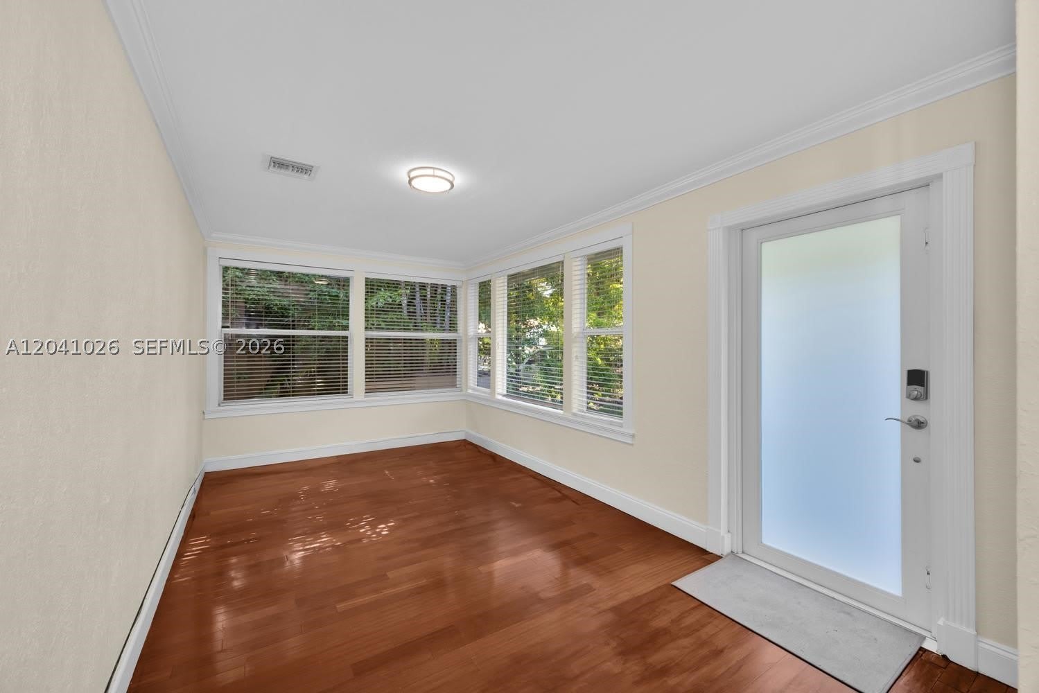 829 Medina Ave – photo 2