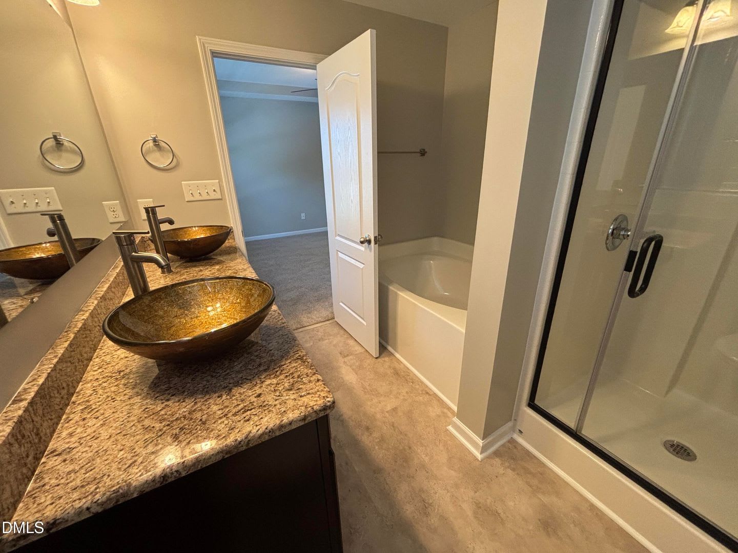 438 Roanoke Dr – photo 5