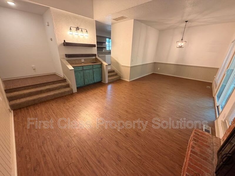 1404 Mary Lee Lane – photo 5