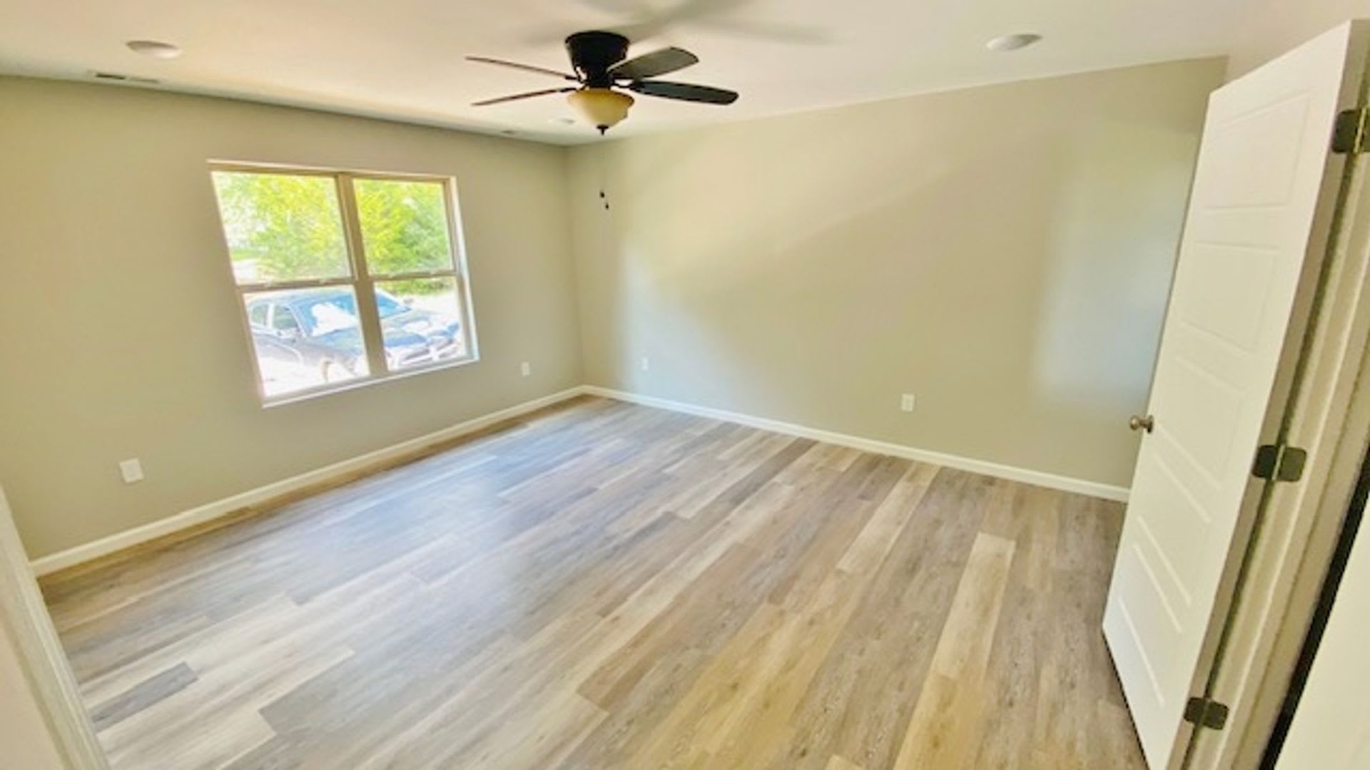 Charming 3 Bedroom 2 Bath Home – photo 3