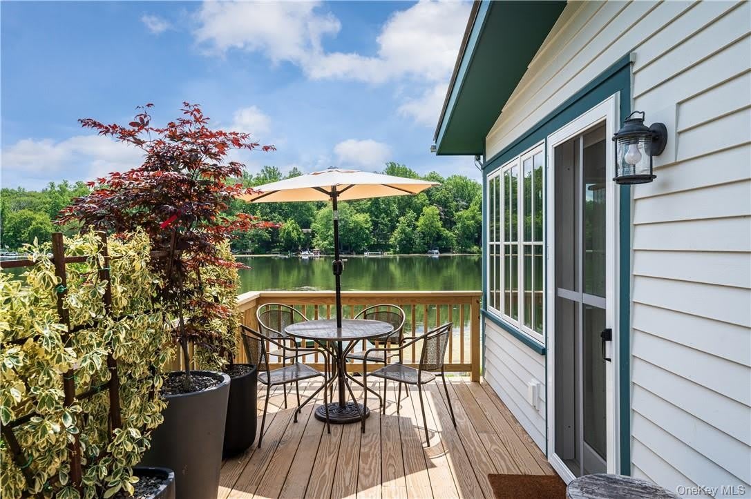 24 Cove Road – photo 1