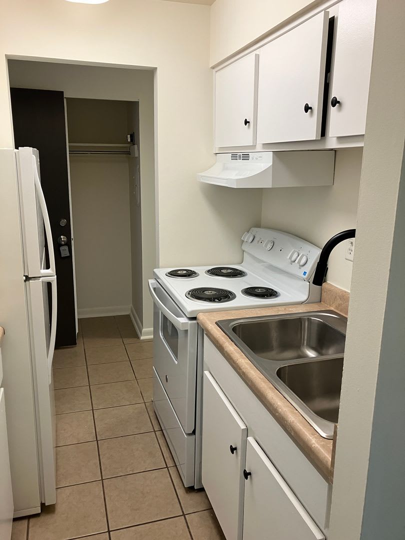 Convenient & Newly Updated 1-Bedroom Apartment – Available Now! – photo 2