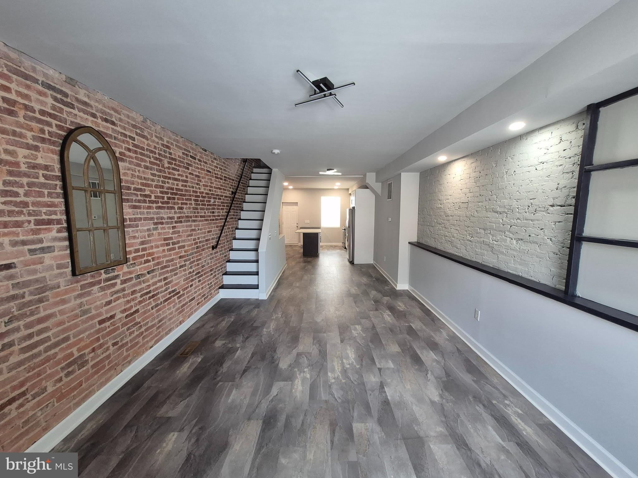 3103 E MONUMENT Street – photo 3