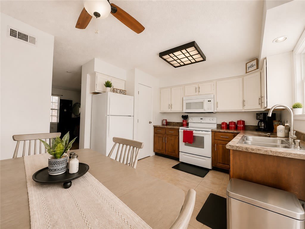 1370 N Oakland Avenue – photo 3