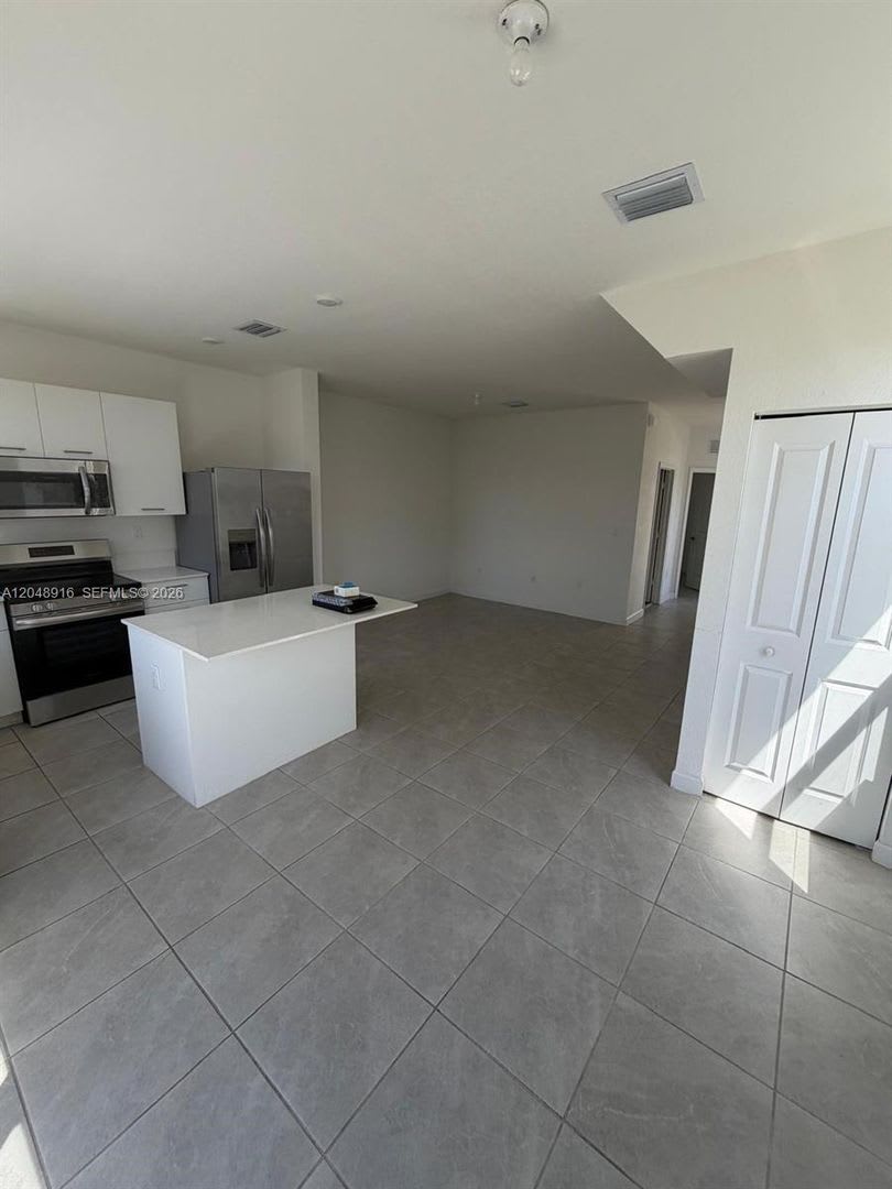 12213 NW 23rd Place 12213, Miami, FL 33167 – photo 4